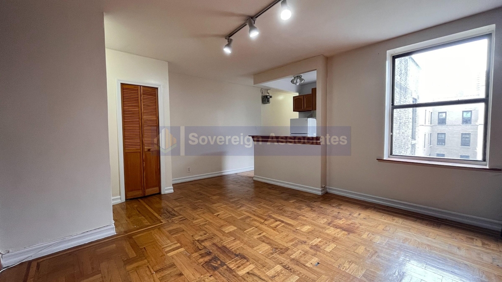 10 Adrian Avenue - Photo 3