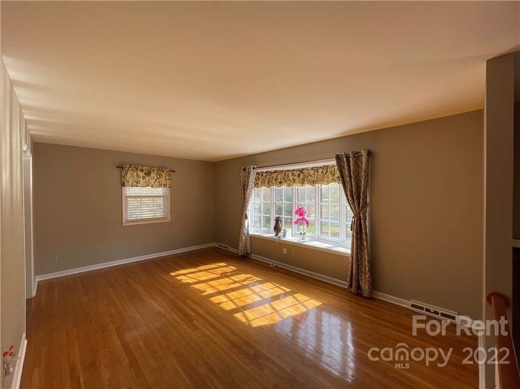 4910 Auburndale Road - Photo 2