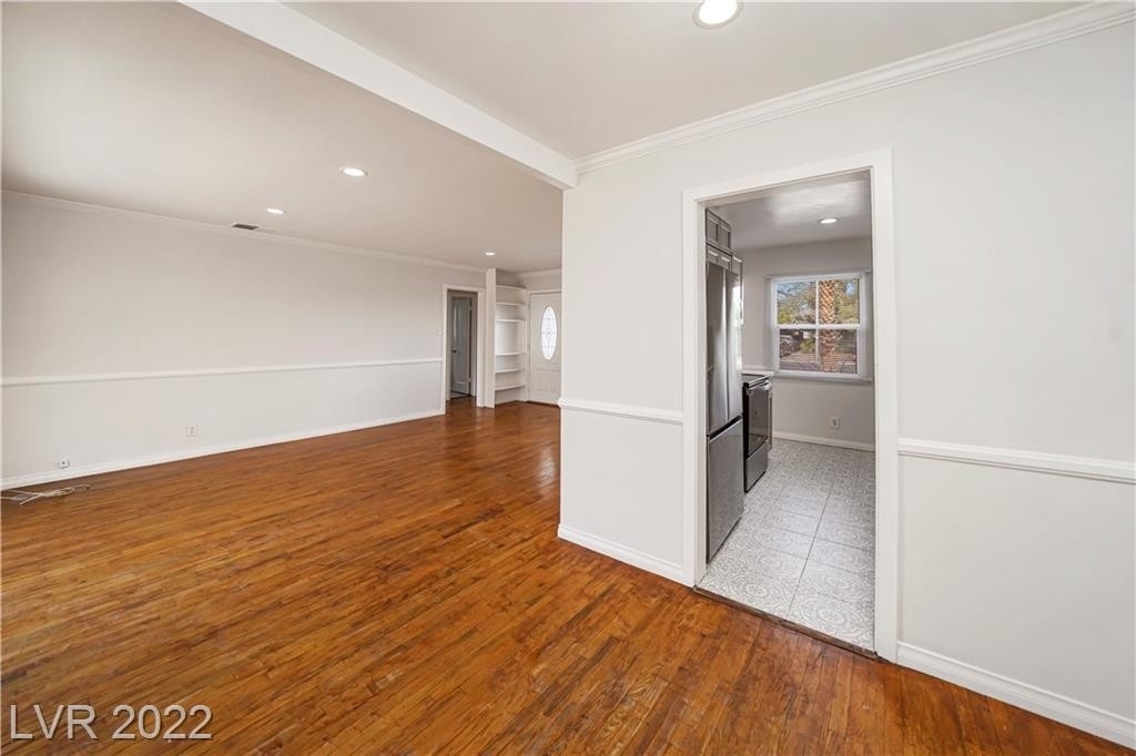 1044 Hassett Avenue - Photo 1