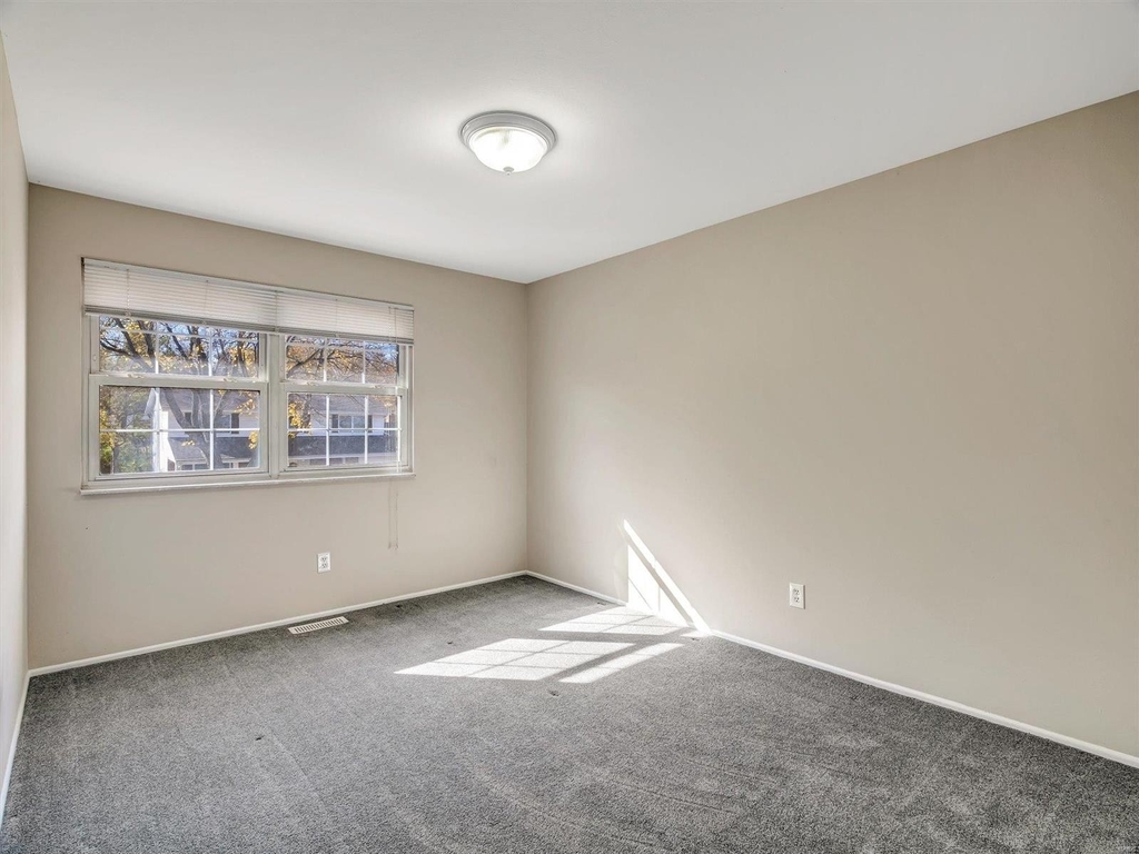 1072 Pinrun Drive - Photo 12