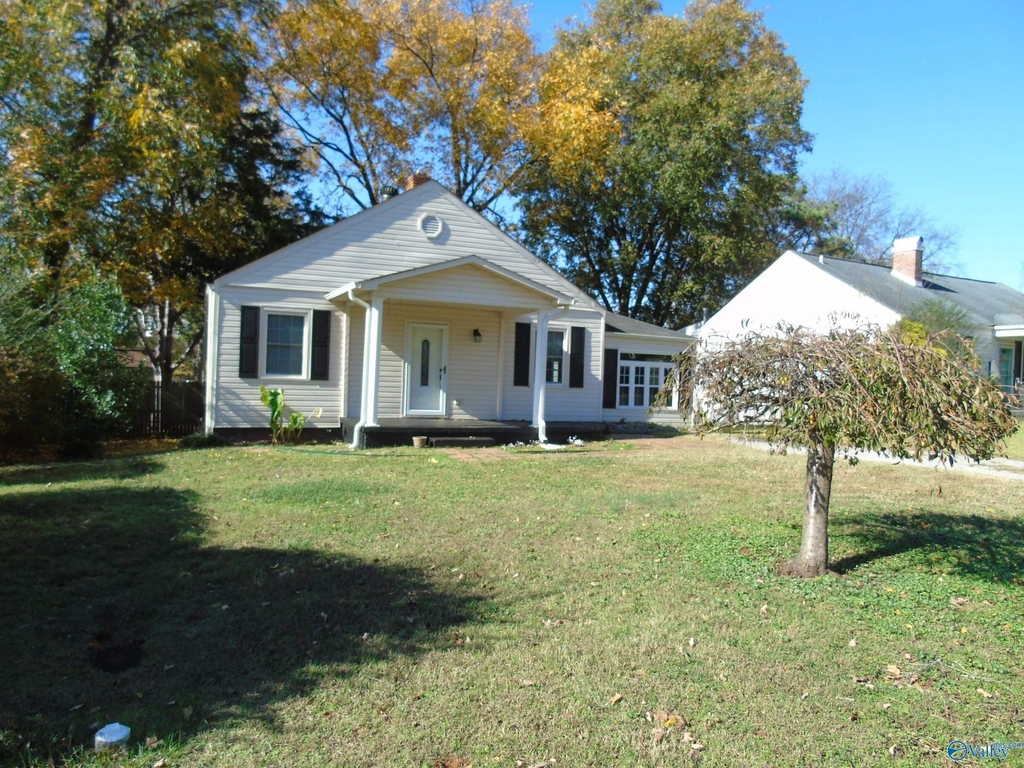 2030 Vanderbilt Drive Se - Photo 0