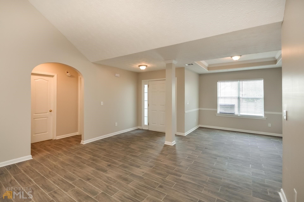 5080 Towne Park Drive - Photo 2