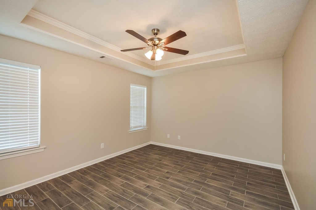 5080 Towne Park Drive - Photo 6