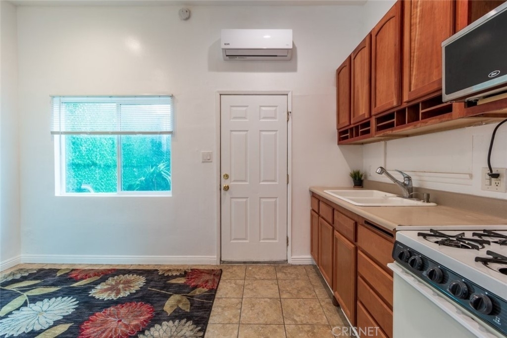 8561 Orion Avenue - Photo 8