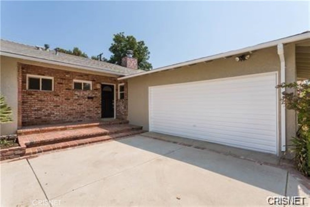 22335 Kittridge Street - Photo 33