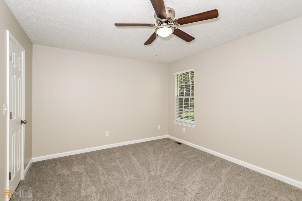 411 Grove Pointe Court - Photo 6