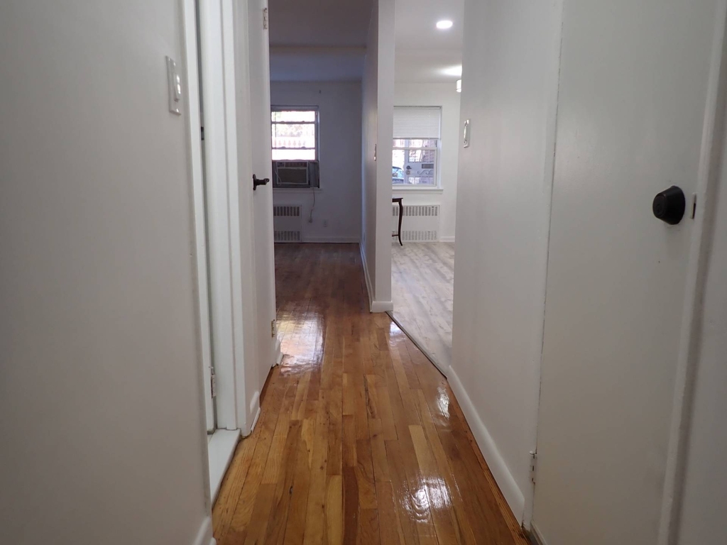 900  East 58th Street - Photo 3