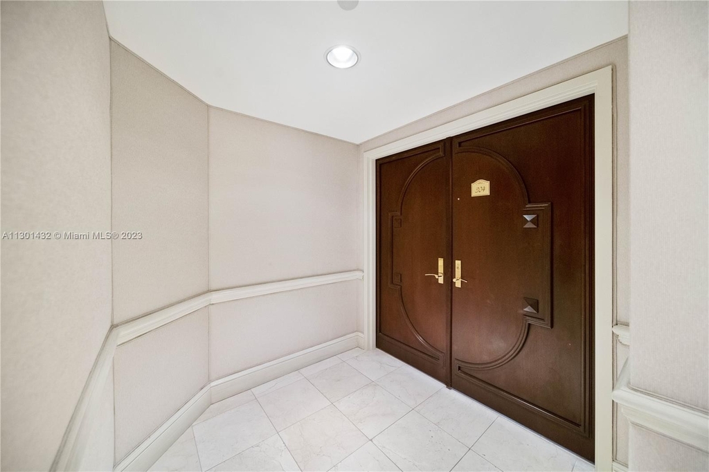 2600 Island Blvd - Photo 1