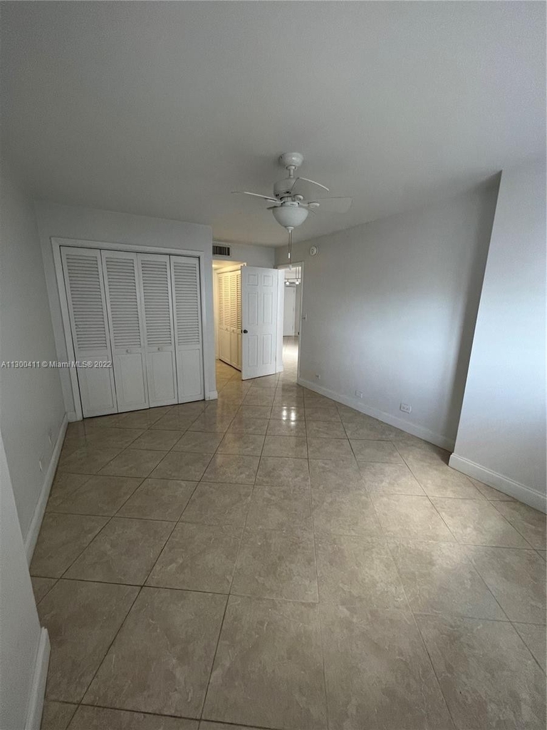 6039 Collins Ave - Photo 9