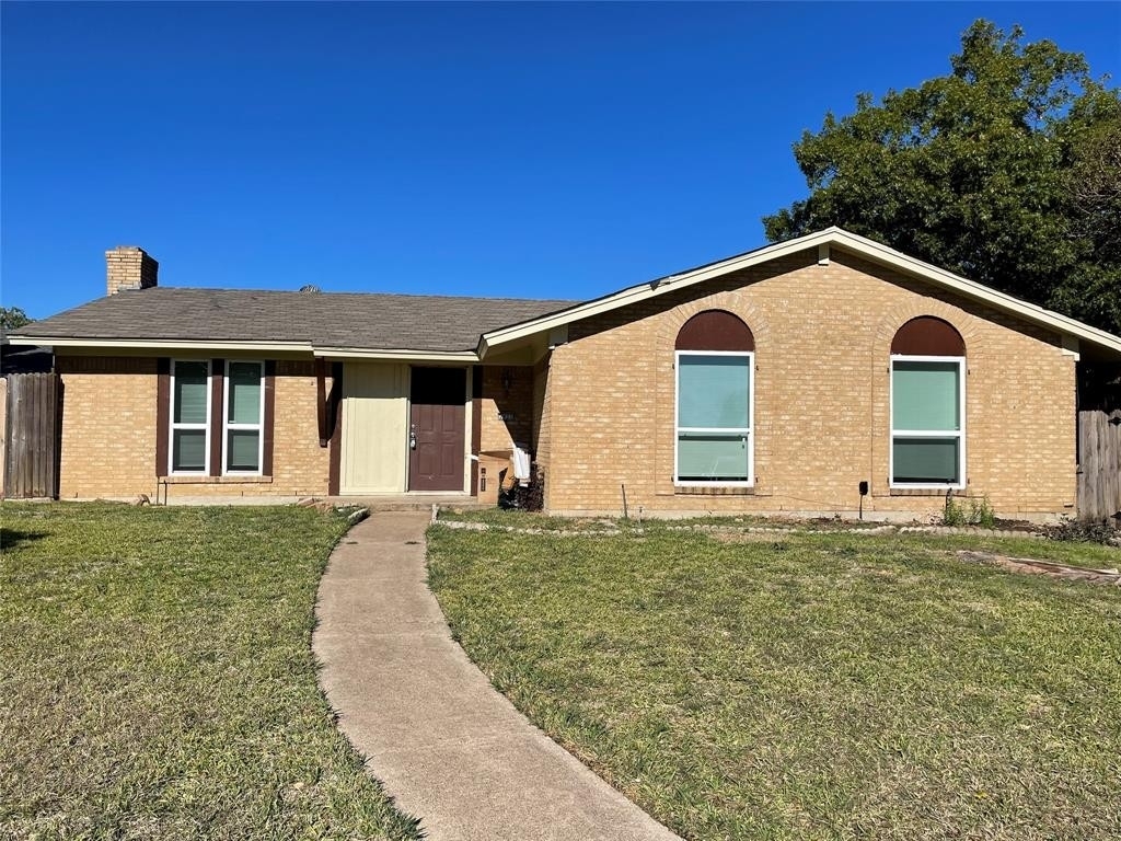 2921 Village Crest Circle - Photo 0