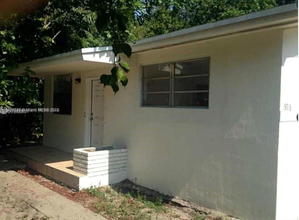 5916 Nw 5th Ave - Photo 2