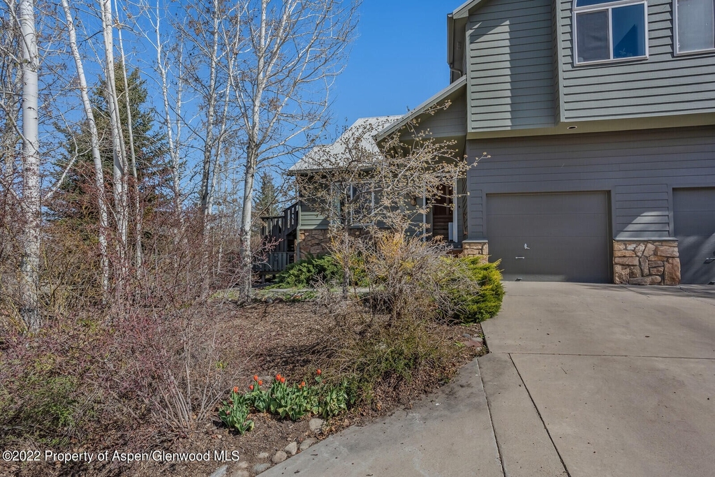 74 Sagewood Court - Photo 0