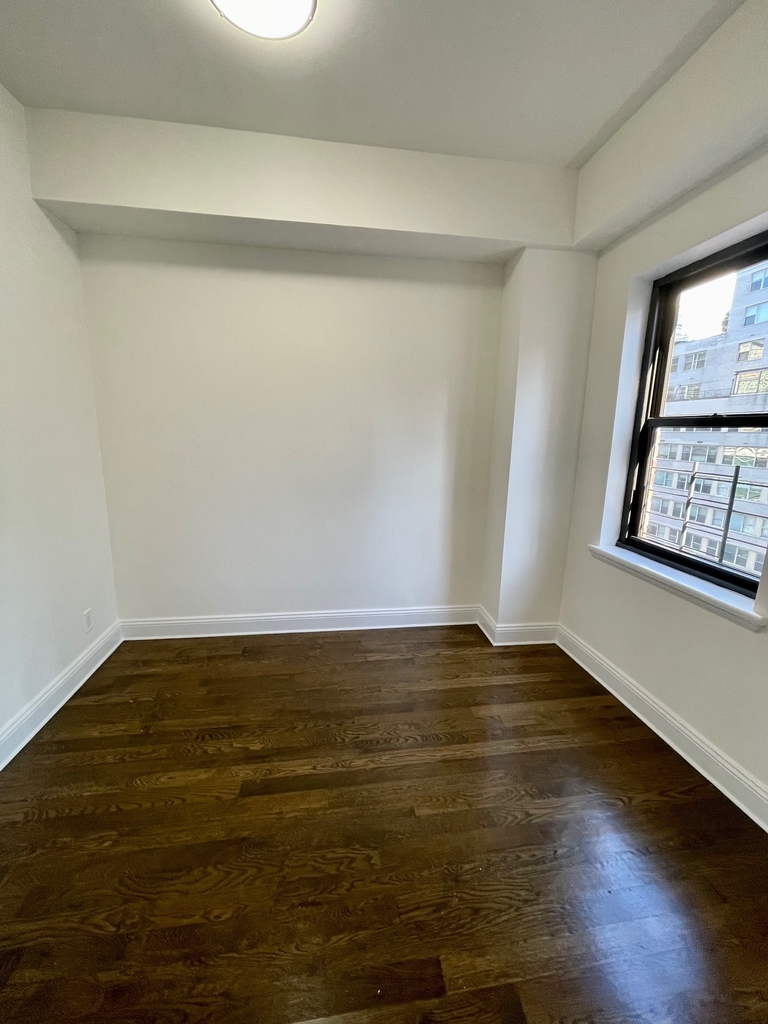 175 East 57th street - Photo 2