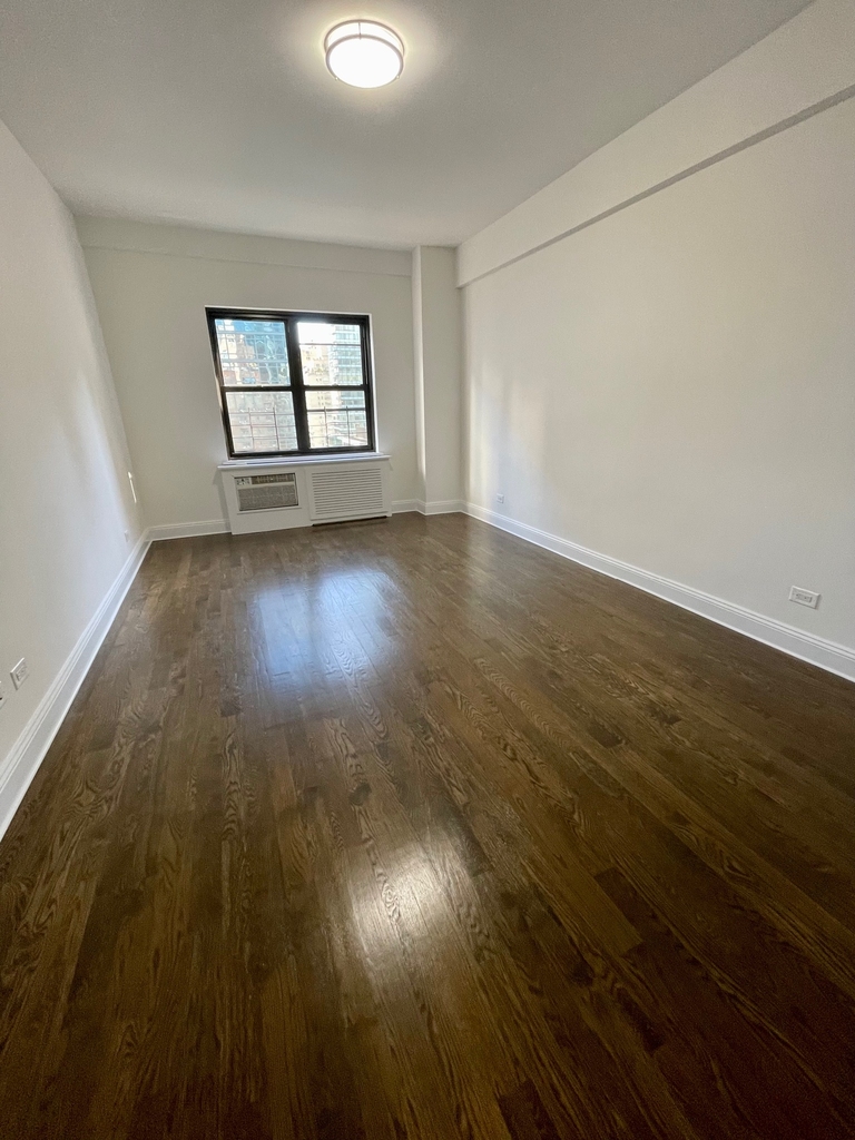 175 East 57th street - Photo 3