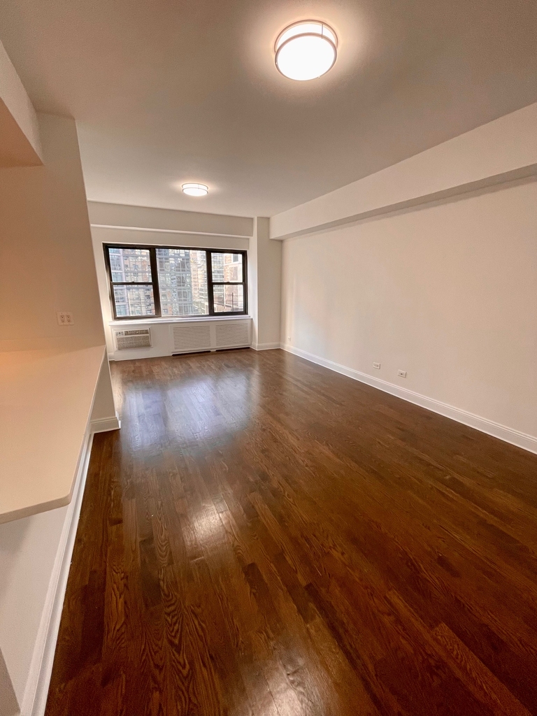 175 East 57th street - Photo 1