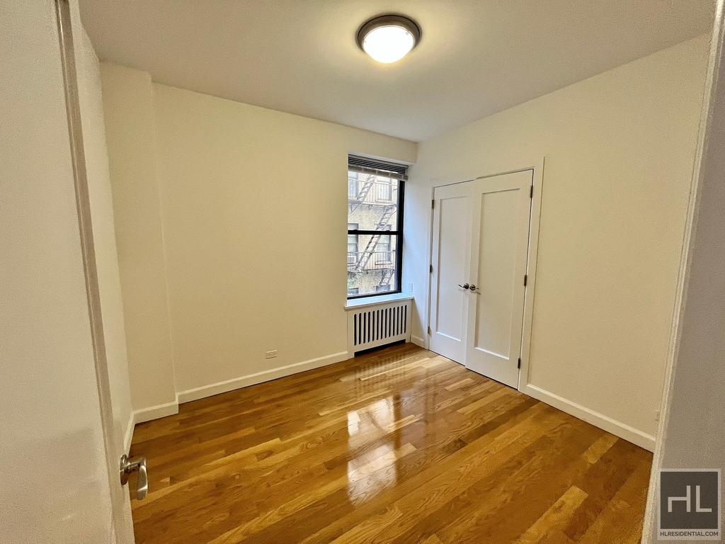 West 161 Street - Photo 1