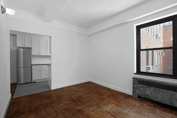 245 east 11th - Photo 5