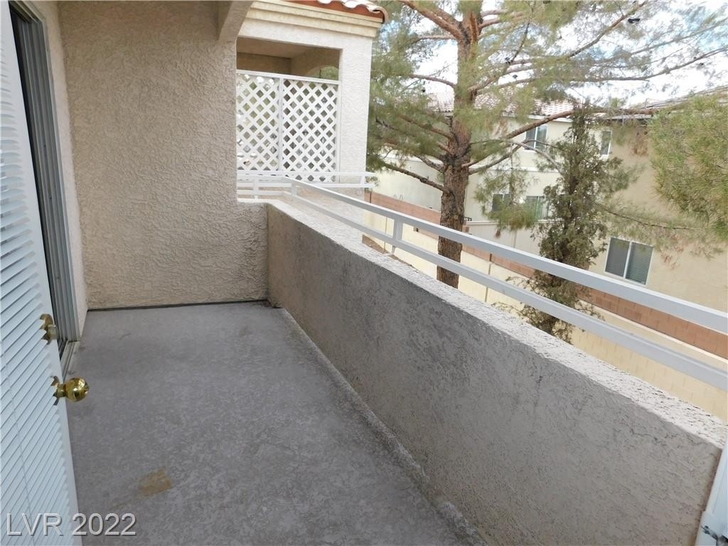 1900 North Torrey Pines Drive - Photo 17