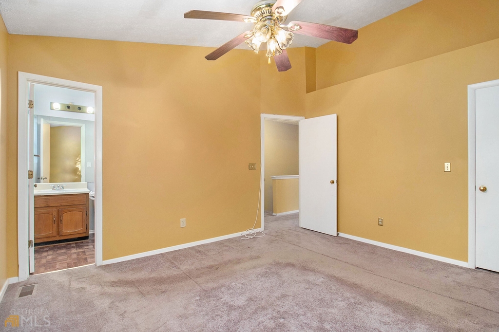 5734 Wells Circle - Photo 11