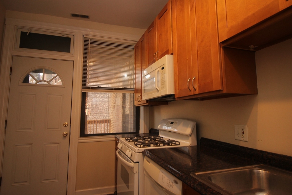 1165 E 52nd Street - Photo 2