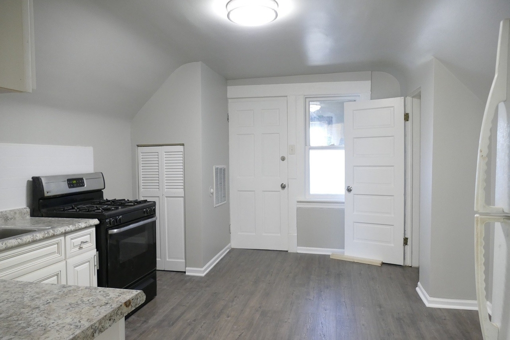 2820 N Sacramento Avenue - Photo 4