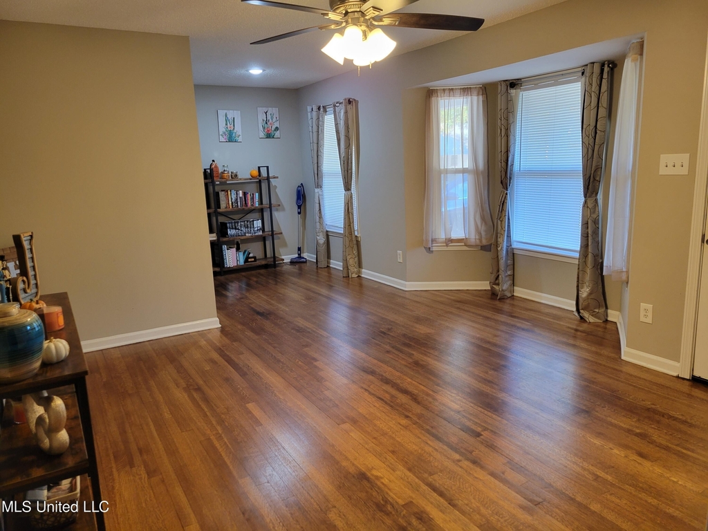 2225 Cedar Point Cove Cove - Photo 2