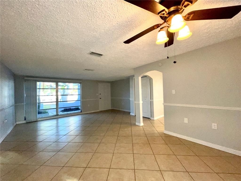 10005 Regency Park Boulevard - Photo 3