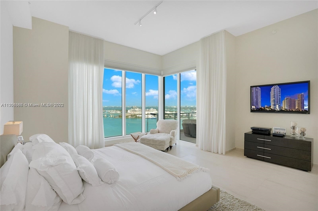 900 Brickell Key Blvd  #2203 - Photo 23