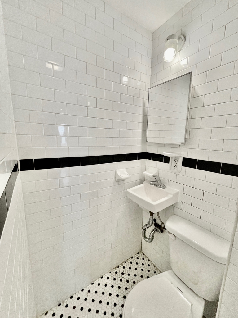 139 Wilson Avenue - Photo 3