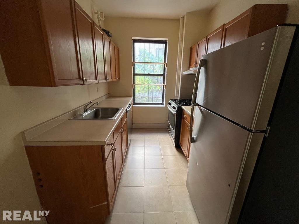 16 Magaw Place - Photo 2