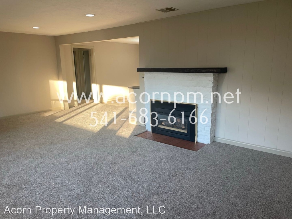 3645 Sanders Street - Photo 6