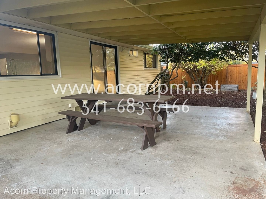 3645 Sanders Street - Photo 30