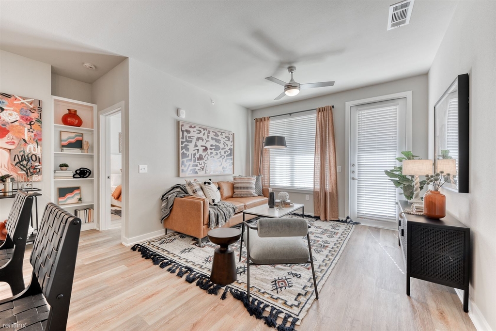 6730 N Loop 1604 E - Photo 10