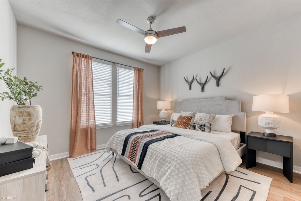 6730 N Loop 1604 E - Photo 12