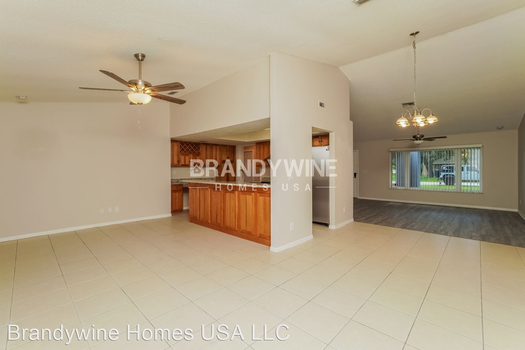 2417 Covington Ave, Spring Hill, Florida 34608 - Photo 9