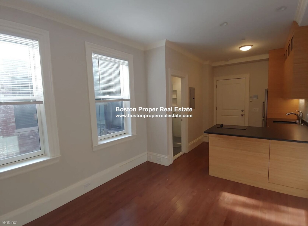 98 Myrtle St Apt 8d - Photo 2