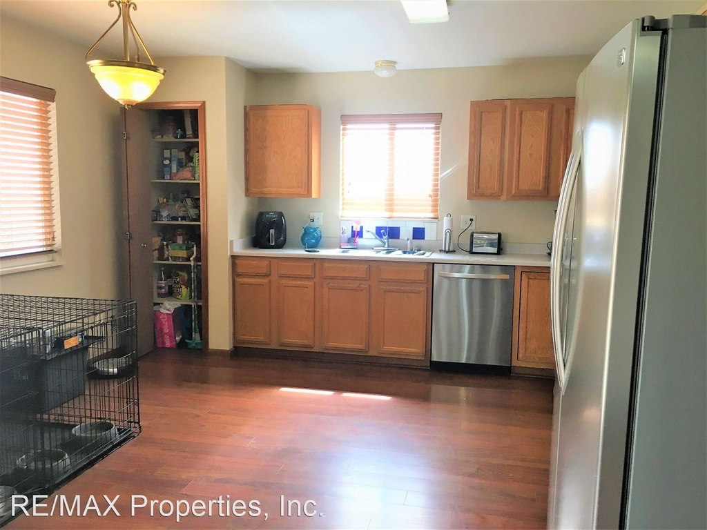 5610 Almont Ave - Photo 2