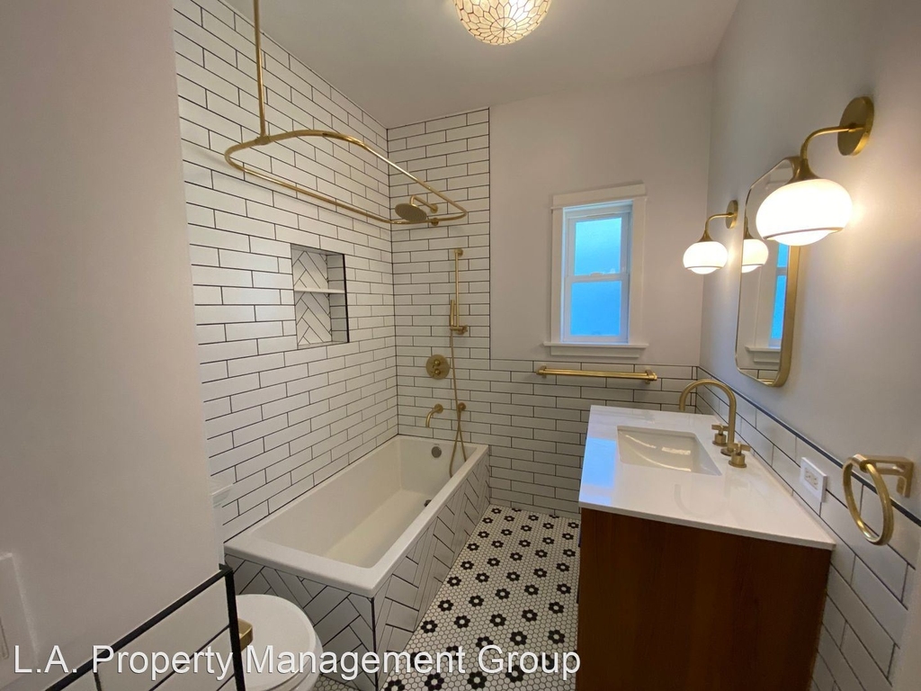 1240 W 45th - Photo 12