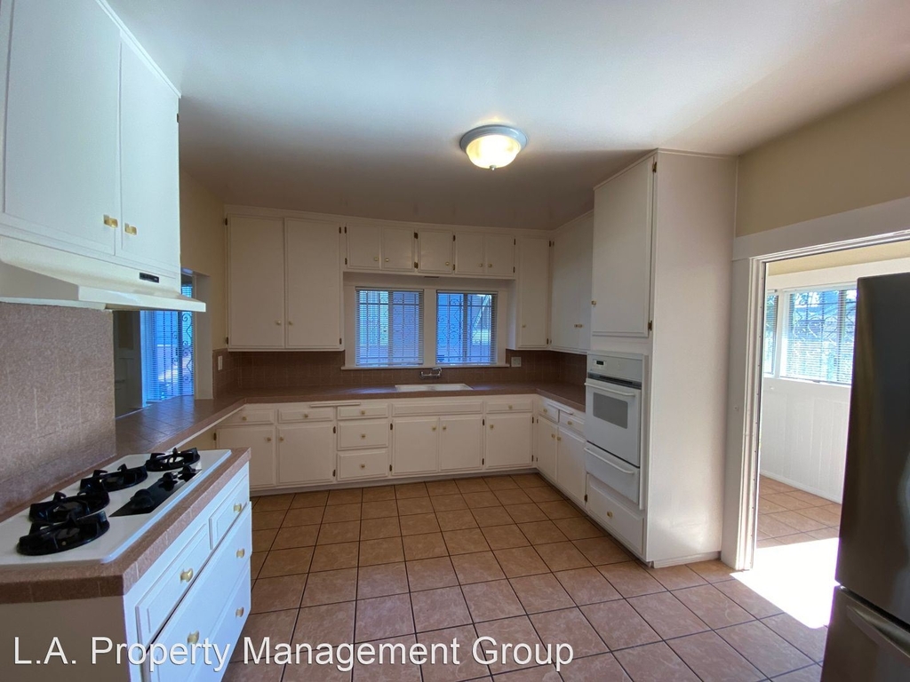 1240 W 45th - Photo 9