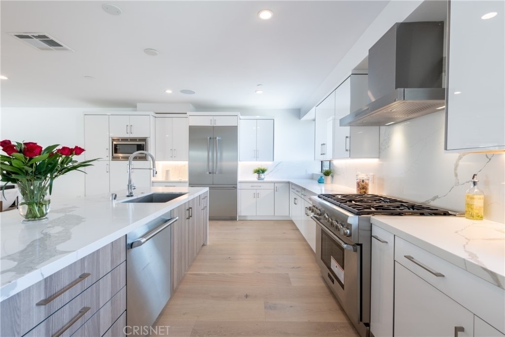 737 N Gramercy Place - Photo 2