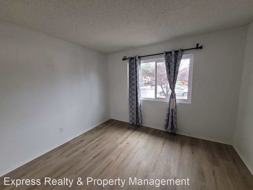 1851 Eucalyptus St - Photo 25