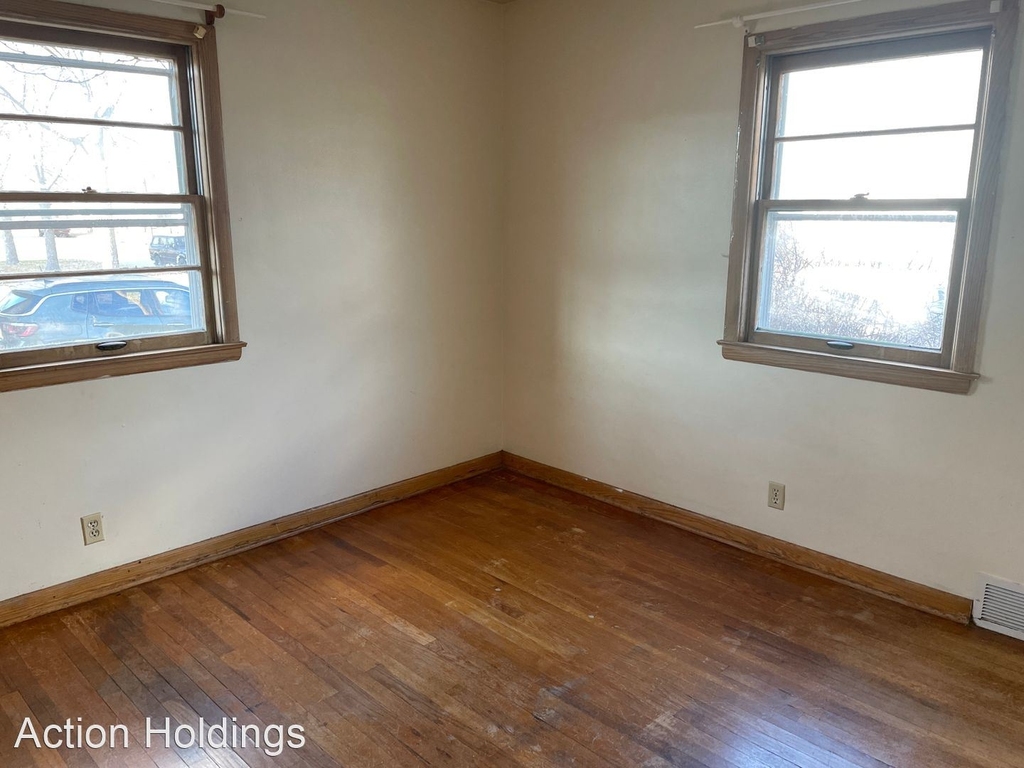 712 N Cleburn - Photo 2