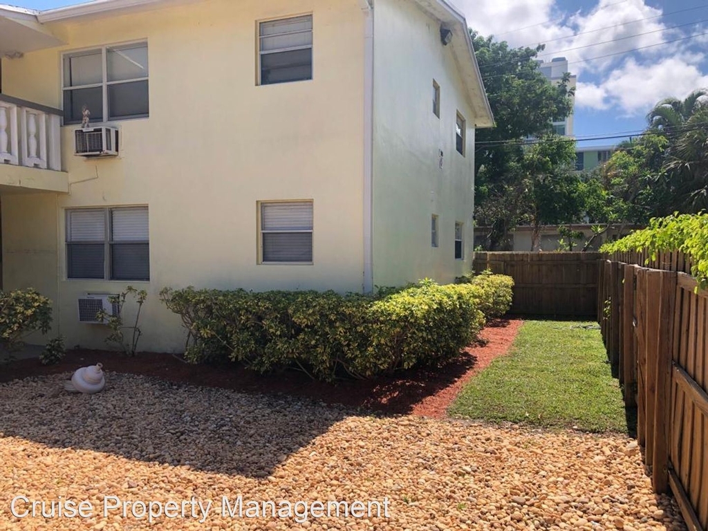 300 Sw 4 Ct - Photo 1