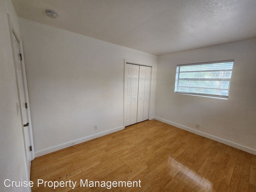 300 Sw 4 Ct - Photo 19