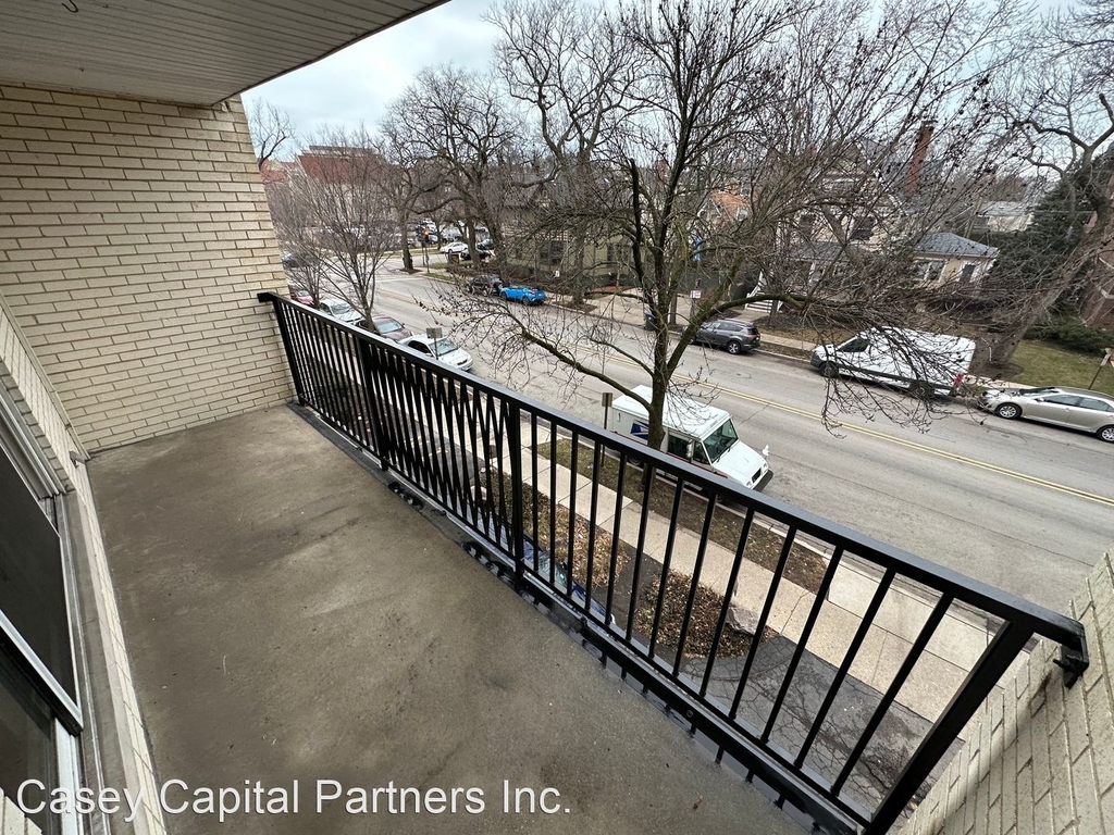 1326 Chicago Ave - Photo 2