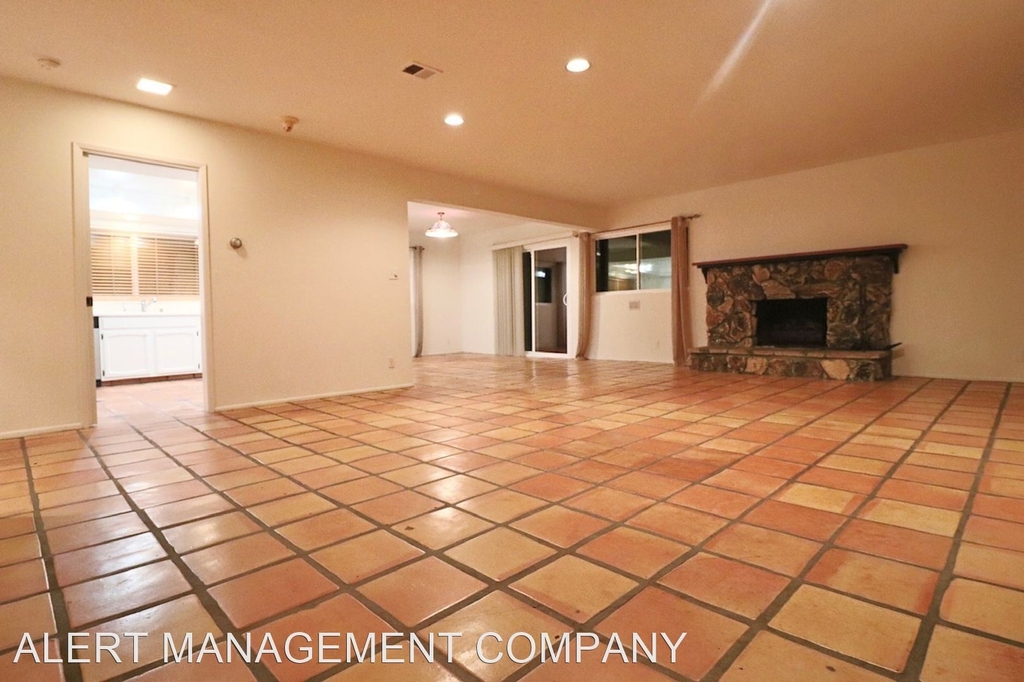 5251 Seabreeze Way - Photo 8