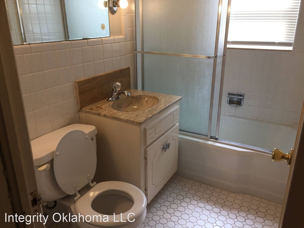 3700 N. Drexel Blvd. - Photo 2