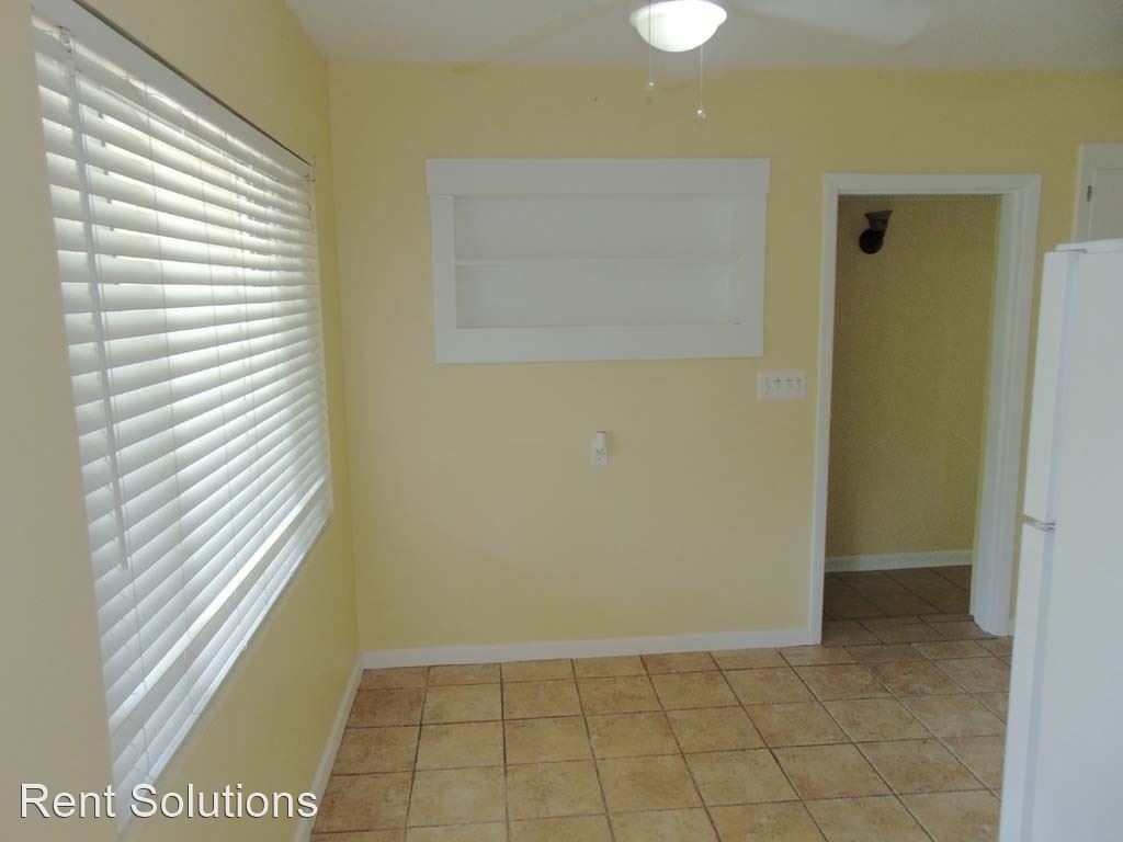 1727 Douglas Ave - Photo 4