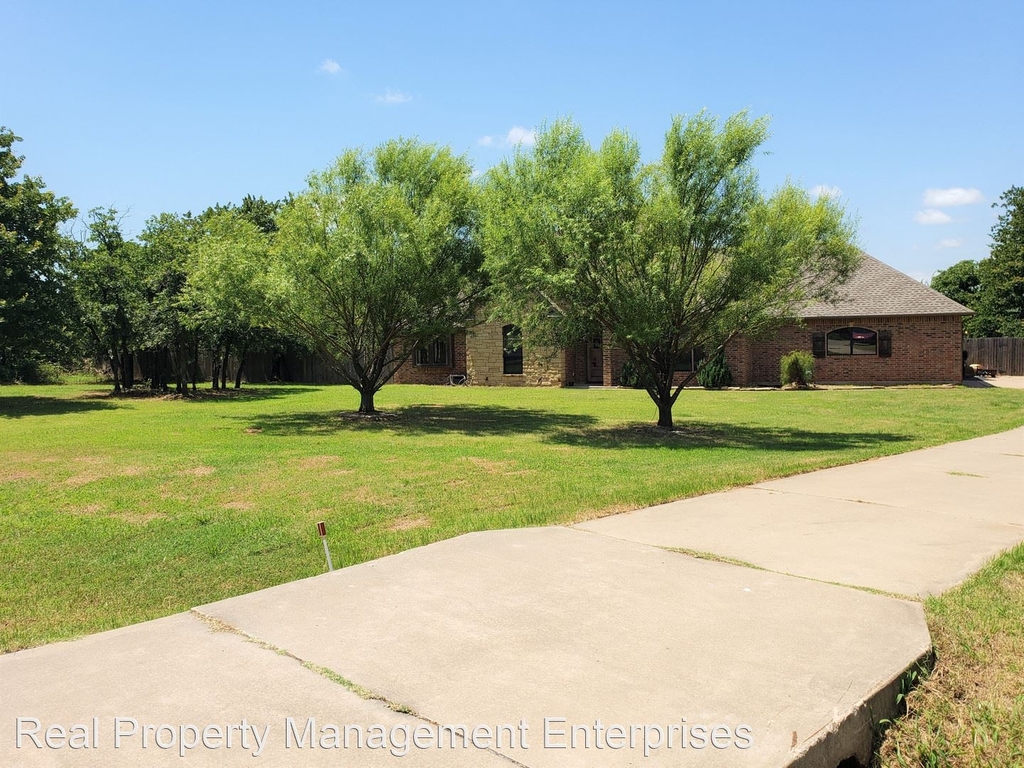 8113 Dripping Springs Ln - Photo 1