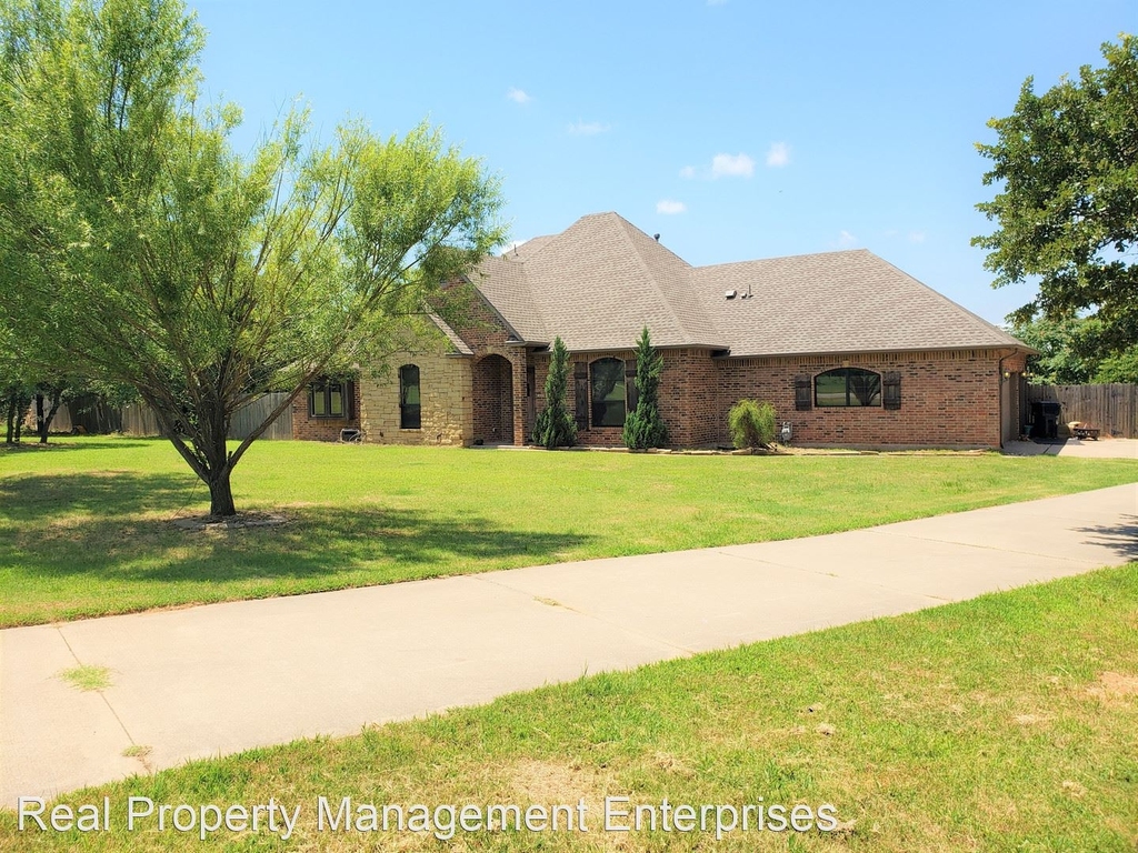 8113 Dripping Springs Ln - Photo 0